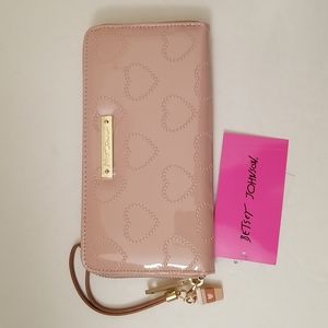 NWT. BETSEY JOHNSON WALLET WRISTLET